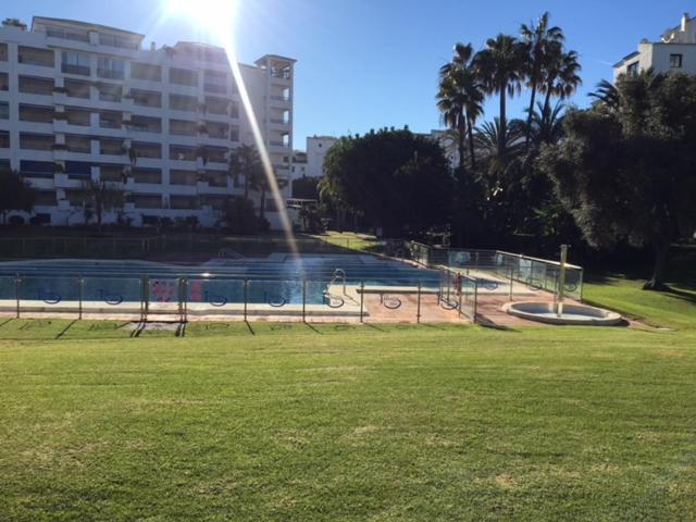 Large And Elegant In Puerto Banus With Pools And Paddle Apartamento Marbella Exterior foto