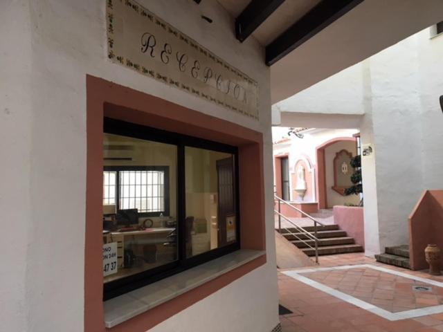 Large And Elegant In Puerto Banus With Pools And Paddle Apartamento Marbella Exterior foto