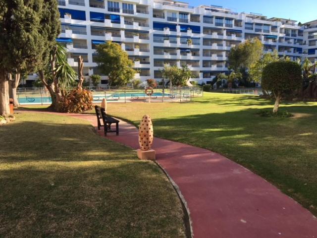 Large And Elegant In Puerto Banus With Pools And Paddle Apartamento Marbella Exterior foto