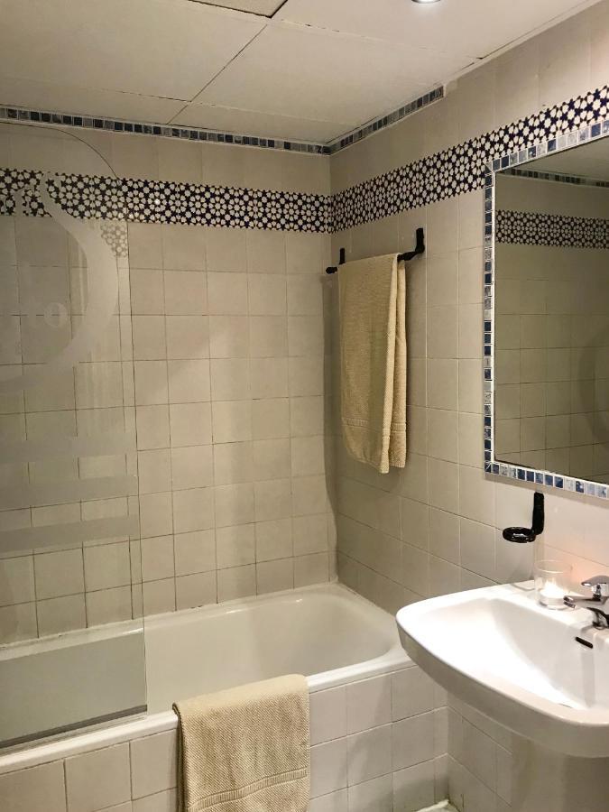 Large And Elegant In Puerto Banus With Pools And Paddle Apartamento Marbella Exterior foto
