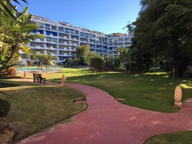 Large And Elegant In Puerto Banus With Pools And Paddle Apartamento Marbella Exterior foto