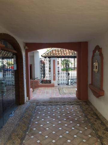 Large And Elegant In Puerto Banus With Pools And Paddle Apartamento Marbella Exterior foto