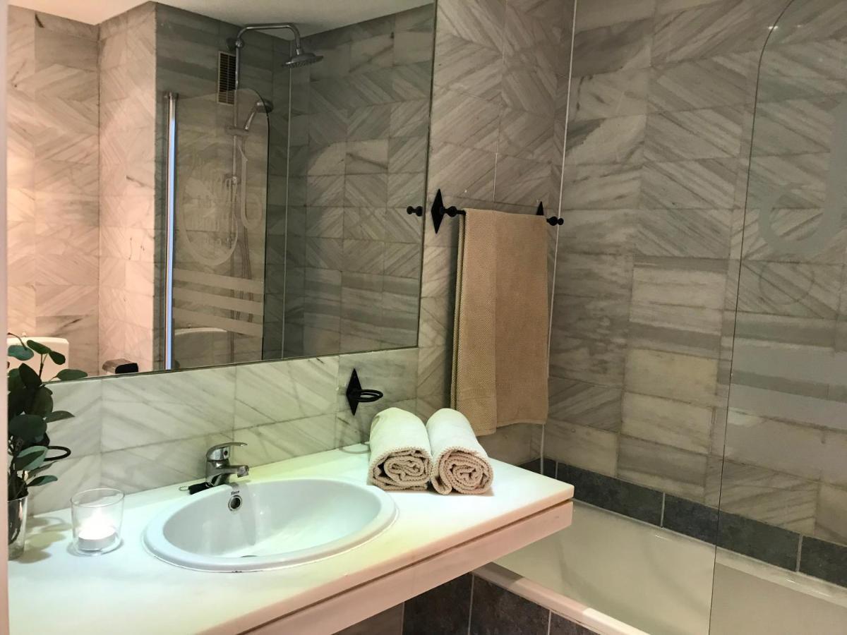 Large And Elegant In Puerto Banus With Pools And Paddle Apartamento Marbella Exterior foto
